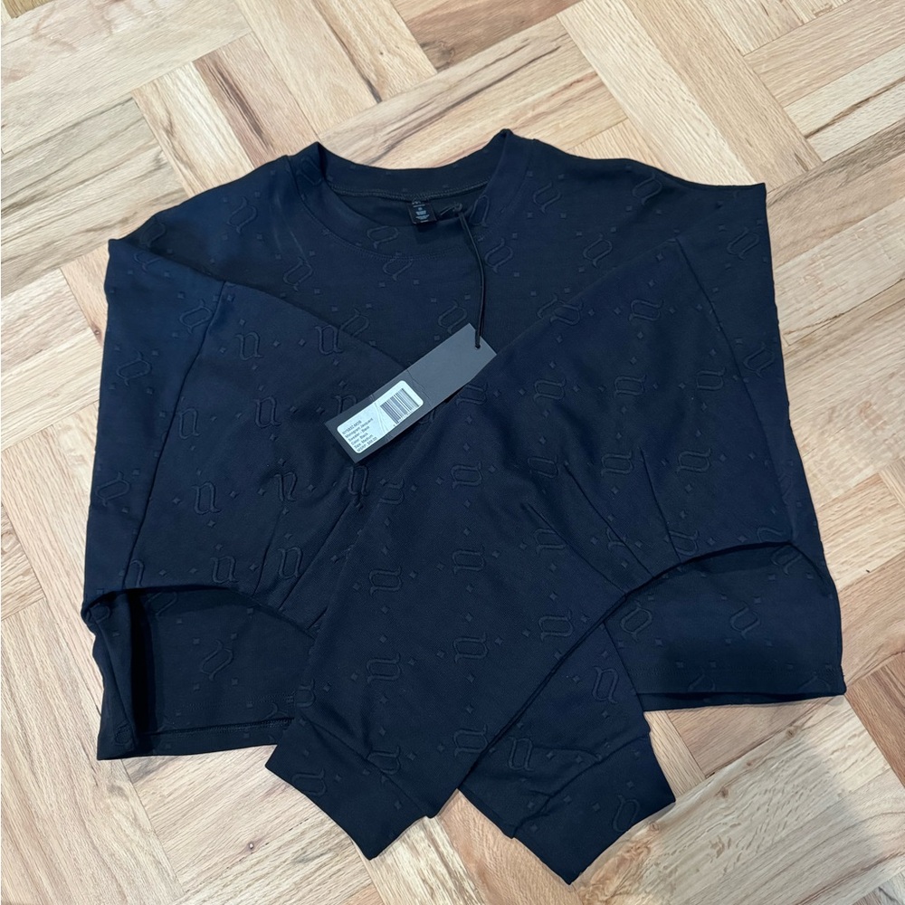 NWT Noli Crop sweatshirt with embellishment - Size M